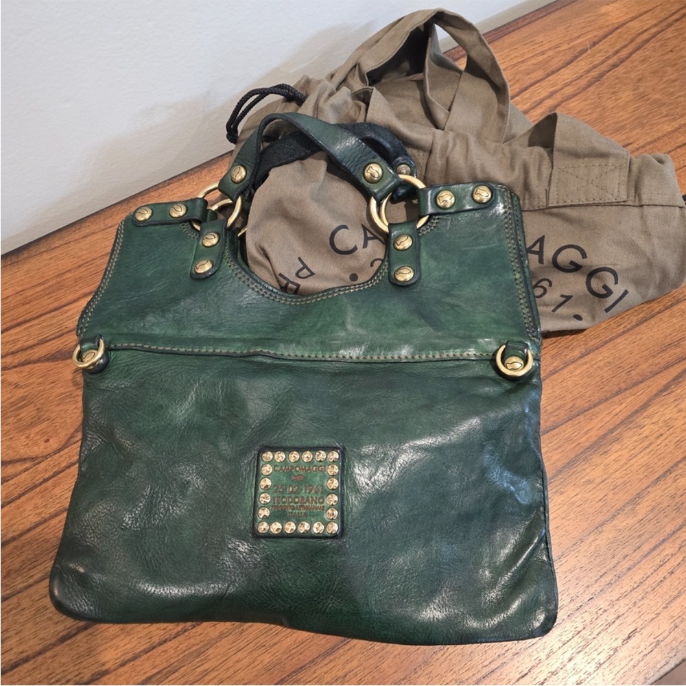 Campomaggi BottleGreen Mamoré Leather Handbag
Italian designed - Picture 2 of 11